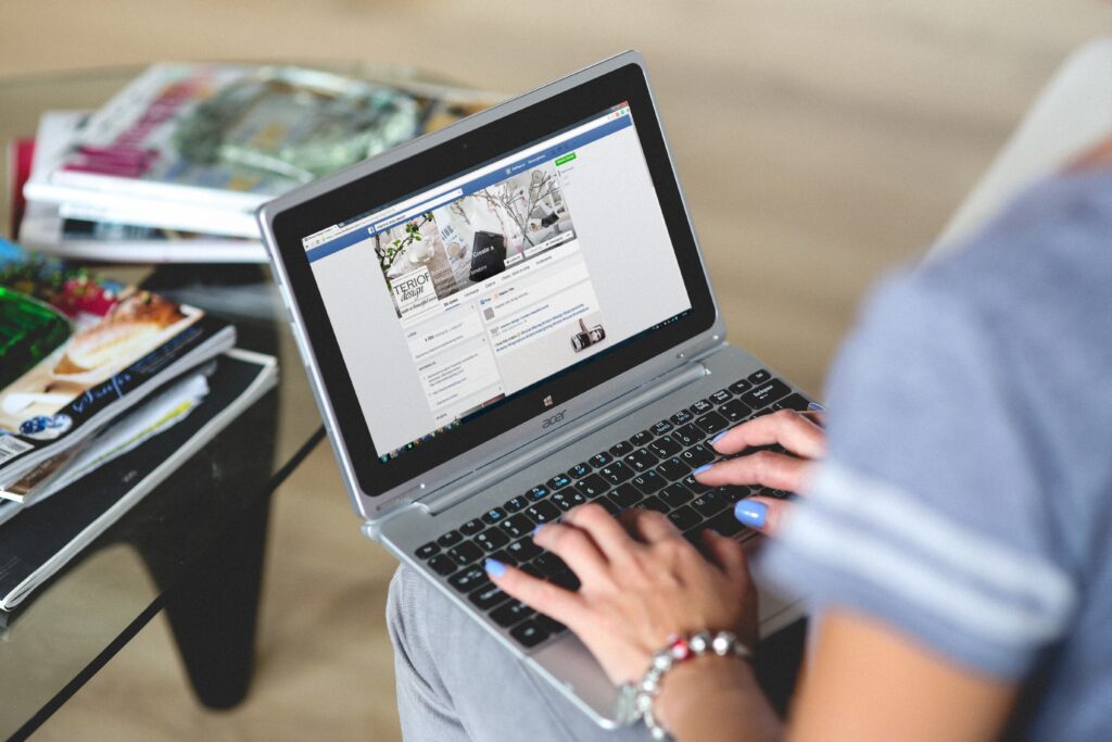 lady working on a laptop
